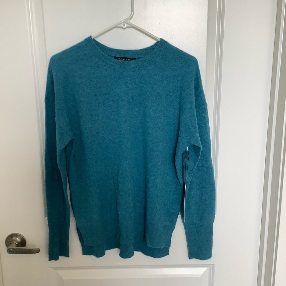 nwt tahari cashmere sweater
